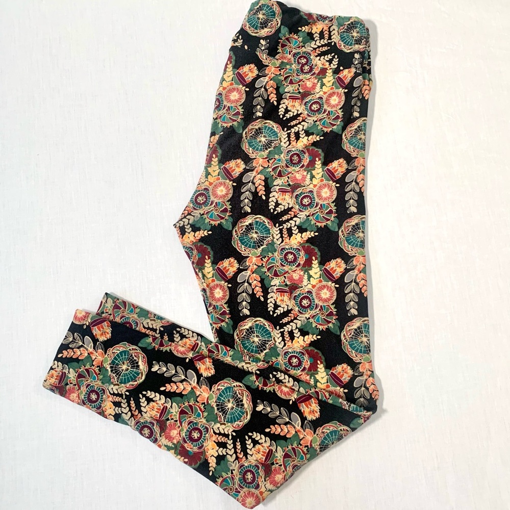 Lularoe buttery soft leggings.